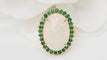 Bague 54 Bague ovale en or jaune, opale cabochon et émeraudes 58 Facettes 32639