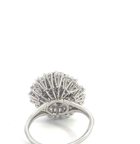 Bague 54 Bague cocktail en or blanc et diamants 58 Facettes