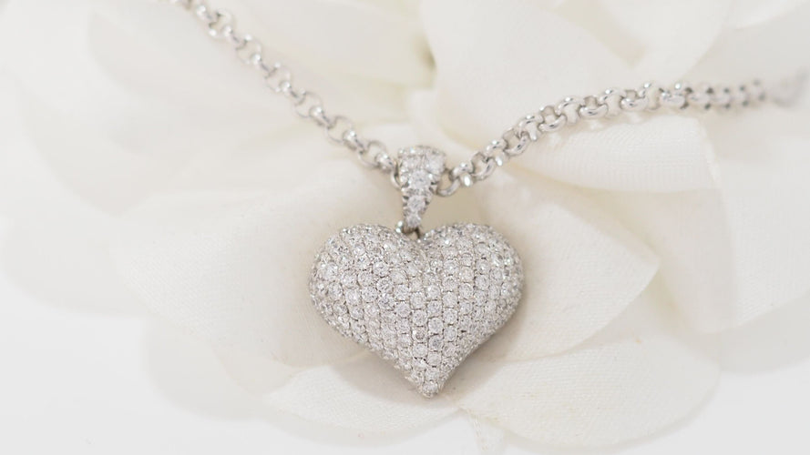 Collier Collier pendentif coeur en or blanc et diamants 58 Facettes 31370
