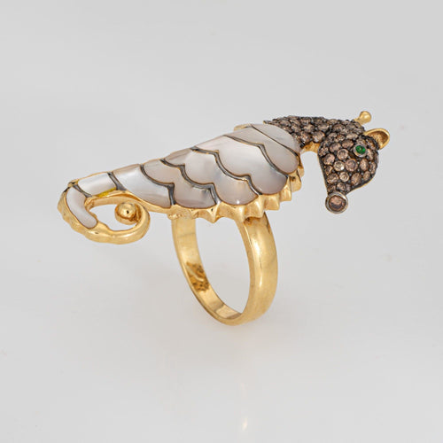 Pendentif 54 Bague hippocampe transformable en pendentif en or jaune et diamants. 58 Facettes G14201
