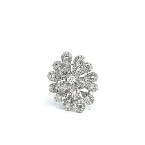 Bague Bague en or blanc et diamants à motif floral 58 Facettes UN0140