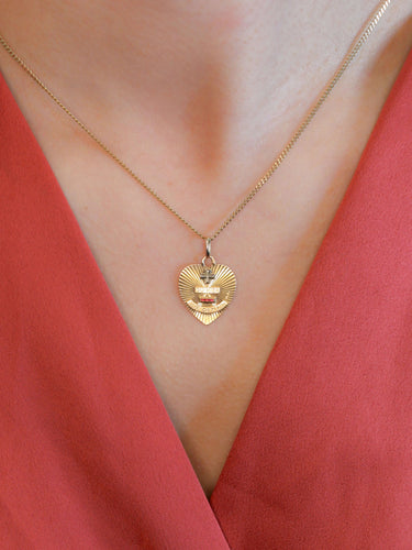 Pendentif AUGIS - Médaille amour coeur plus qu'hier moins que demain or jaune rubis 58 Facettes J254