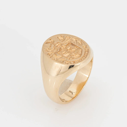 Bague chevalière avec blason familial en or jaune massif 58 Facettes G13534