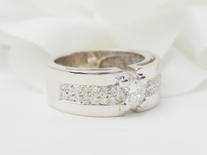 Bague 56 Bague solitaire en or blanc et diamant 0.55ct 58 Facettes 33137