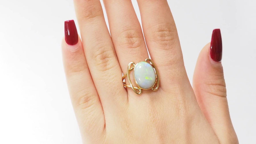 Bague 54 Bague ovale en or jaune et Opale 58 Facettes 32999