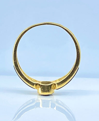 Bague 53 Bague saphir ovale et diamants en or jaune 18 carats et émail 58 Facettes AB676