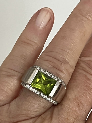 Bague 51 Bague Chevalière Or Gris Péridot Diamants 58 Facettes LOT 6121