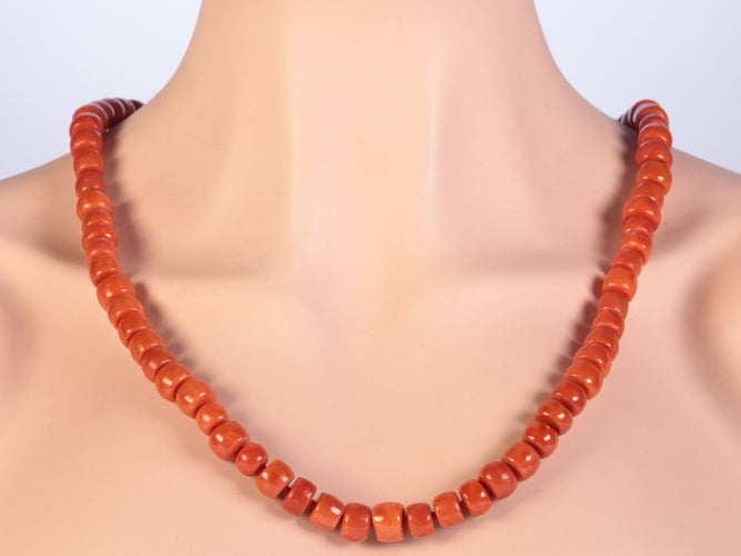 Collier Échos de l'Éveil : Collier de Corail Sanglant 58 Facettes 19262-0321