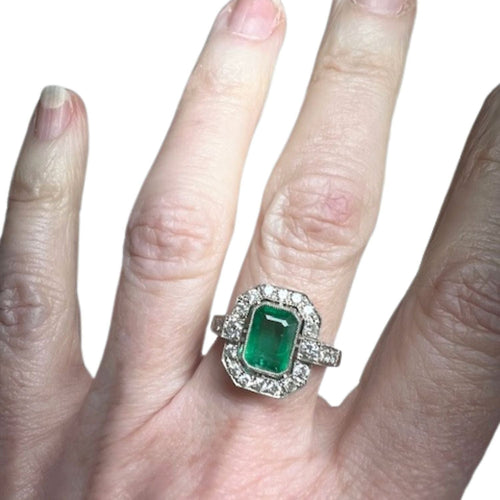 Bague 52.5 BAGUE PLATINE STYLE ART DÉCO AVEC DIAMANTS ET ÉMERAUDE 58 Facettes Q16B