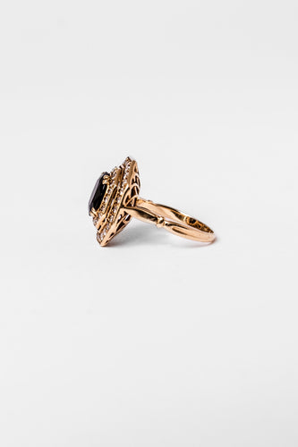 Bague 52 Bague en or jaune, saphir et diamants 58 Facettes