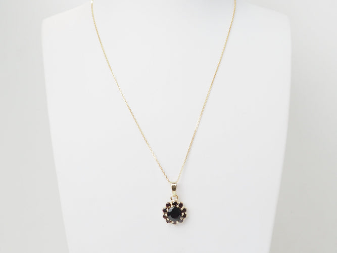 Collier Collier pendentif marguerite en or jaune et grenats 58 Facettes 33127