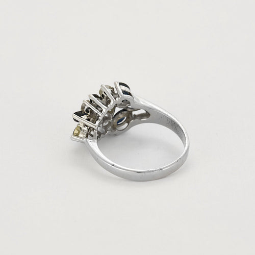 Bague 57 Bague en or blanc, diamants et saphirs 58 Facettes PER00662