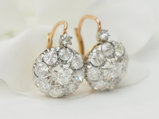 Boucles d'oreilles Boucles d'oreilles dormeuses en or jaune et diamants 58 Facettes 33424