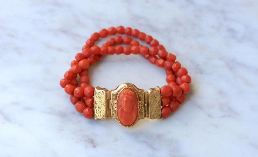 Bracelet Bracelet Ancien Or Corail et Camée 58 Facettes