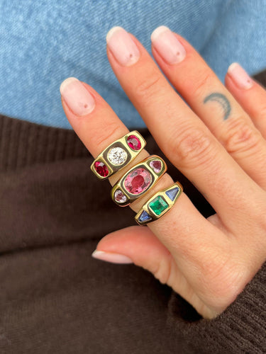 Bague 52 Bague Gypsy or jaune, émeraude, saphirs 58 Facettes 1