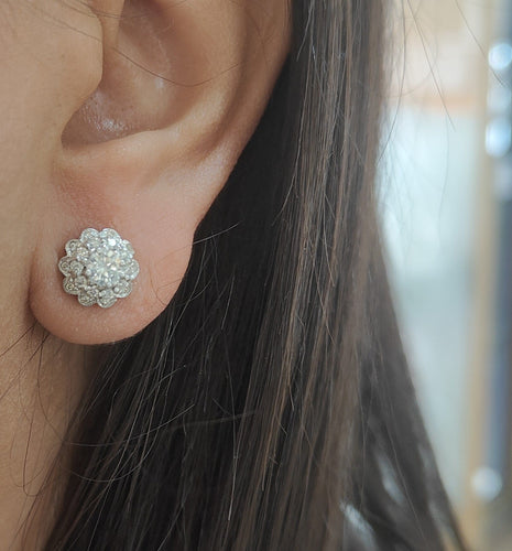 Puces d'oreilles en or blanc et diamants 58 Facettes 33522