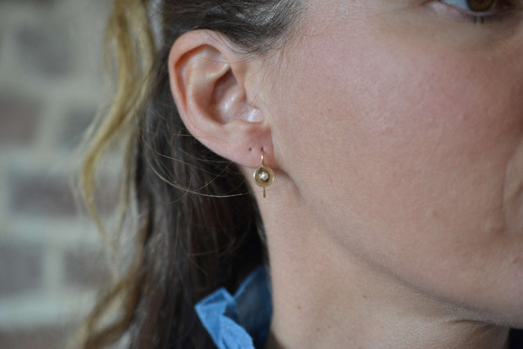 Boucles d'oreilles Dormeuses rondes à fine perle 58 Facettes 3602b