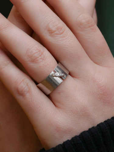 Bague CHAUMET - Bague lien or blanc diamants 58 Facettes J173