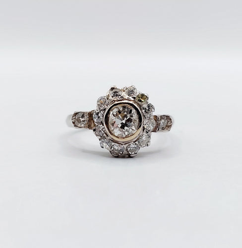 Bague 52 Bague marguerite art deco or blanc 18k et 1,02 carats diamant taille ancienne (circa 1940) 58 Facettes A05086