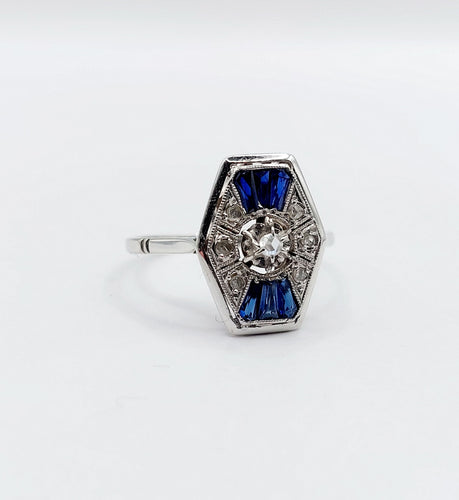 Bague 54 Bague marquise art deco or blanc 18k et platine ornée de diamants taille roses et de saphir calibrés dans une monture géométrique 58 Facettes A04970