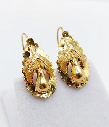 Boucles d'oreilles Dormeuses victoriennes XXL or jaune formant une feuille et un fruit finement ciselés (circa 1900) 58 Facettes A04930