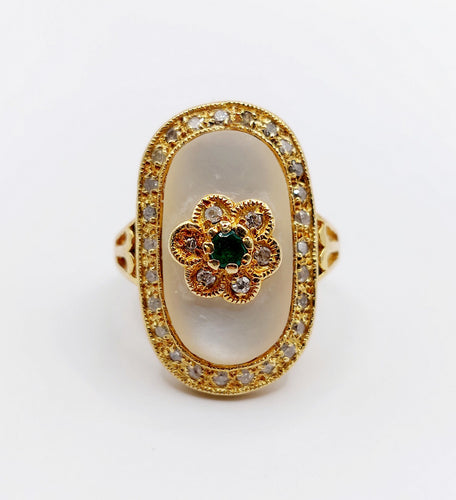 Bague 50.5 Bague marquise vintage or plaque de nacre, marguerite, émeraude et diamants 58 Facettes A03995