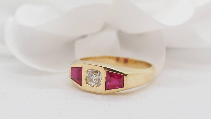 Bague 59.5 Bague Tank or jaune, rubis et diamant 58 Facettes 30422