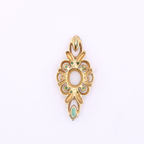 Pendentif Pendentif or jaune serti d’émeraudes, diamants et opale 58 Facettes