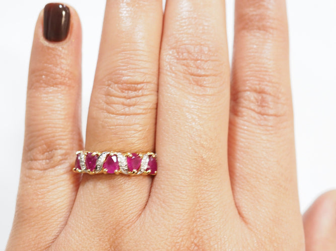 Bague 57 Bague en or jaune, rubis et diamants 58 Facettes 33537