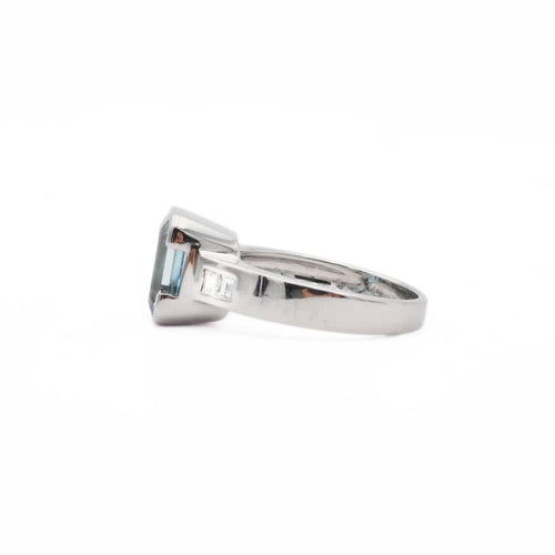 Bague Bague en or blanc avec aigue-marine de 2,9 ct et diamants 58 Facettes