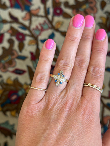Bague 55.5 Antique yellow gold, diamond and sapphires ring 58 Facettes