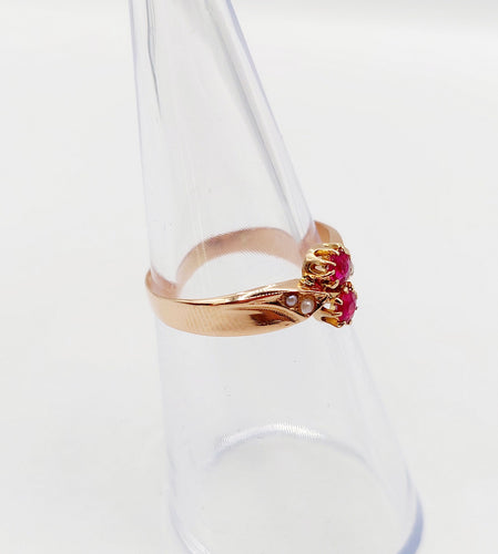 Bague 51.5 Bague antique or rose, rubis synthétiques et perles 58 Facettes A05426