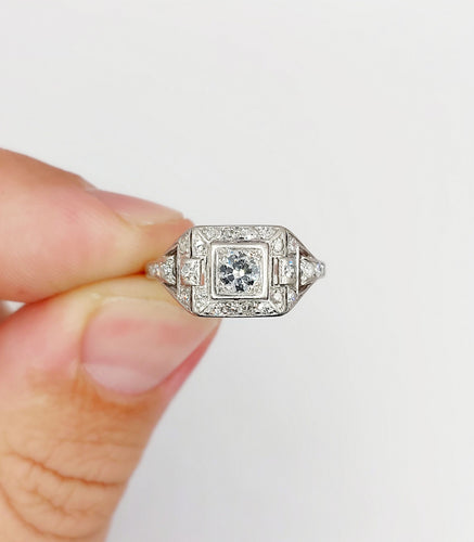 Bague 52 Bague tank art deco Platine diamant 0,25 carats entouré de diamants ronds (circa 1920) 58 Facettes A05355
