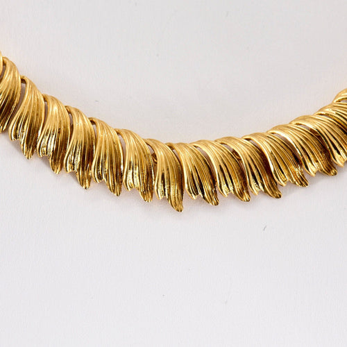 Collier Collier rigide à décor de feuillage en or jaune 58 Facettes CHA0615