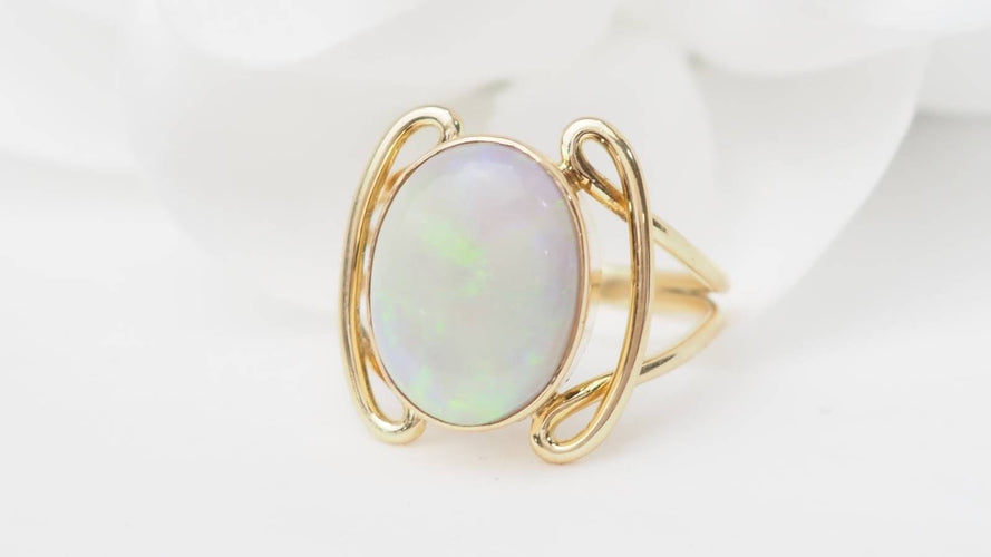 Bague 54 Bague ovale en or jaune et Opale 58 Facettes 32999