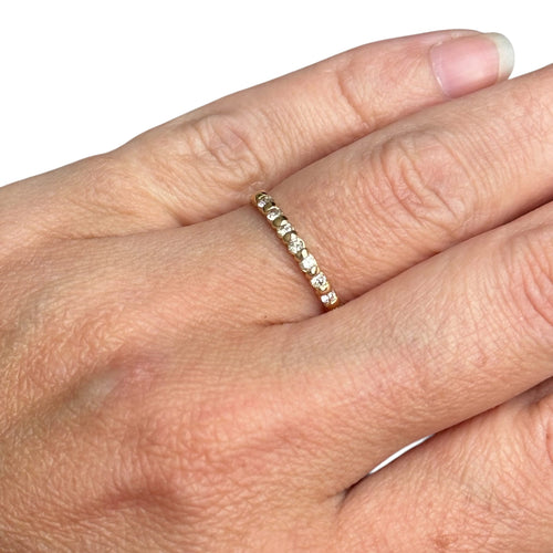 Bague 58 Demi-alliance sertie de diamants ronds brillants en or jaune 18 carats 58 Facettes 361