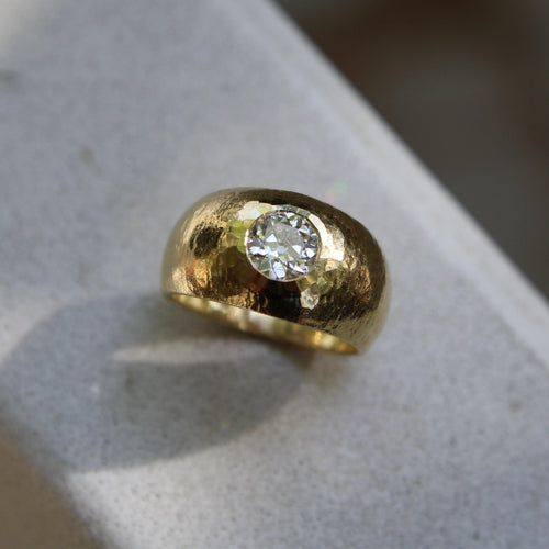 Bague 53 Bague édouardienne en or 18 carats, sertie d'un diamant taille européenne ancienne, martelé à la main 58 Facettes A20049