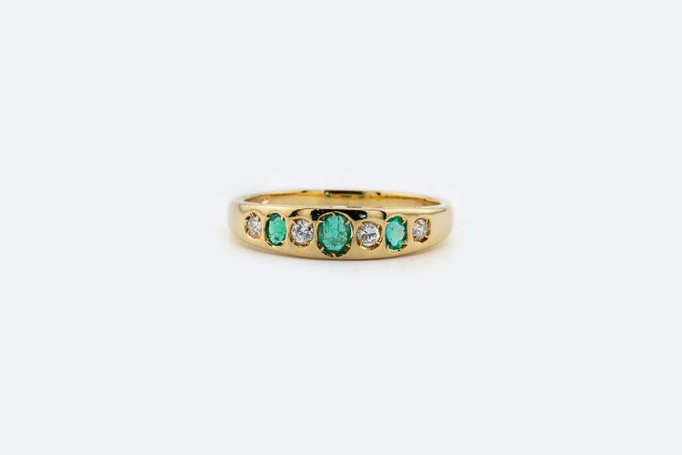 Bague 15 / Oro Giallo Bague en or jaune avec émeraudes et diamants 58 Facettes ANL759
