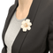 Broche Van Cleef & Arpels "Rose de Noël" or jaune, corail blanc, diamants. 58 Facettes 34134
