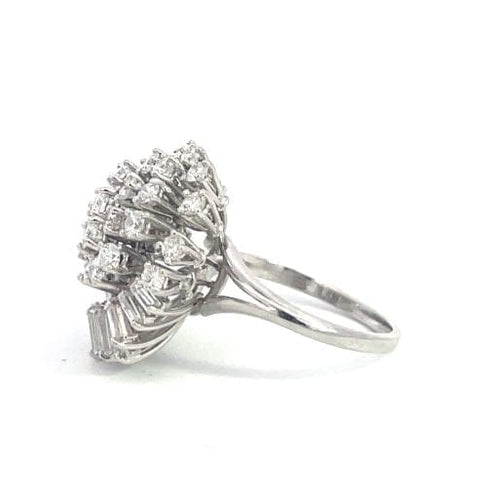 Bague 54 Bague cocktail en or blanc et diamants 58 Facettes
