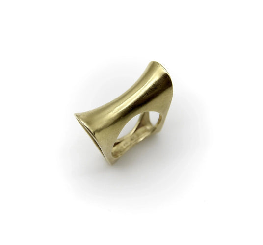 Bague 45 Bague selle moderniste vintage en or 18 carats 58 Facettes A1003E
