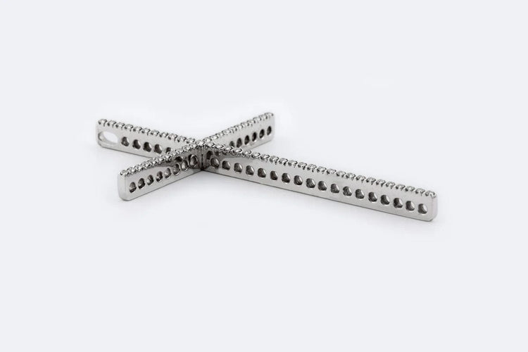 Pendentif Oro Bianco Pendentif croix en or blanc avec diamants 58 Facettes CND50
