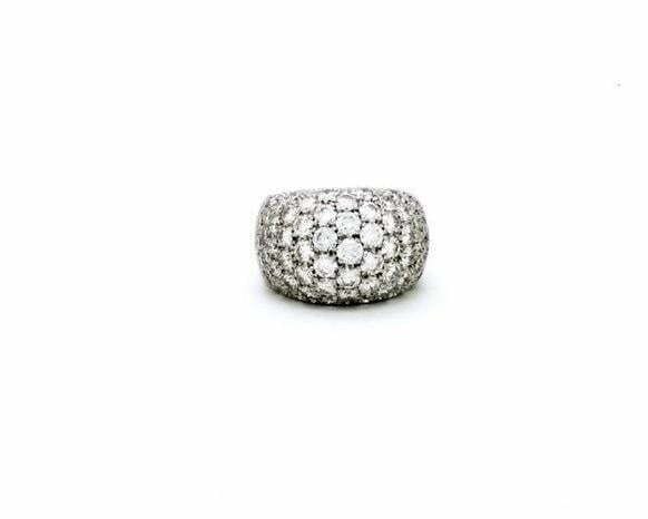Bague pavée de diamants, en or blanc 58 Facettes