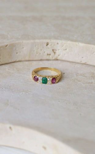 Bague 49 Bague jarretière or jaune émeraudes rubis et diamants 58 Facettes