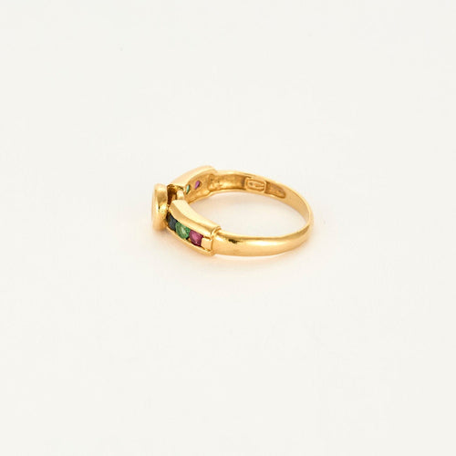 Bague 49 Bague or jaune centré d'un diamants, épaulée rubis, saphir, émeraude 58 Facettes SMA0110