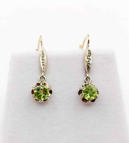 Boucles d'oreilles Dormeuses antique or jaune péridot en serti griffes 58 Facettes A05288