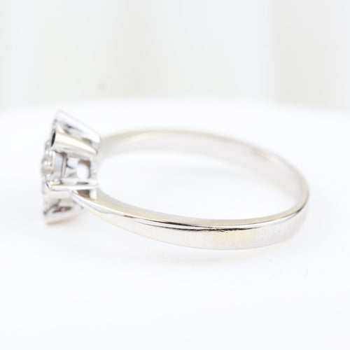 Bague Bague rosette en or blanc 18 carats sertie de diamants taille brillant de 0,28 carat 58 Facettes 159/24K