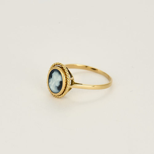 Bague or jaune sertie d'un camée