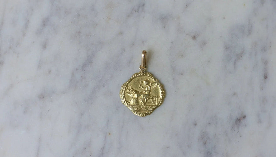 Pendentif AUGIS - Médaille d'Amour Ange Or Jaune 58 Facettes