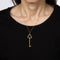 Collier Pendentif et collier clé trèfle Tiffany & Co. en or jaune 18 carats, signés 58 Facettes G14175